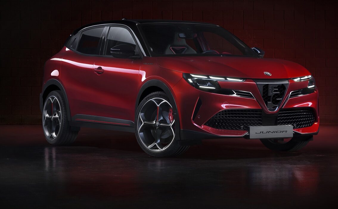 Alfa Romeo Junior Ibrida дебютирует на румынском рынке со стартовой ценой 28 000 евро.