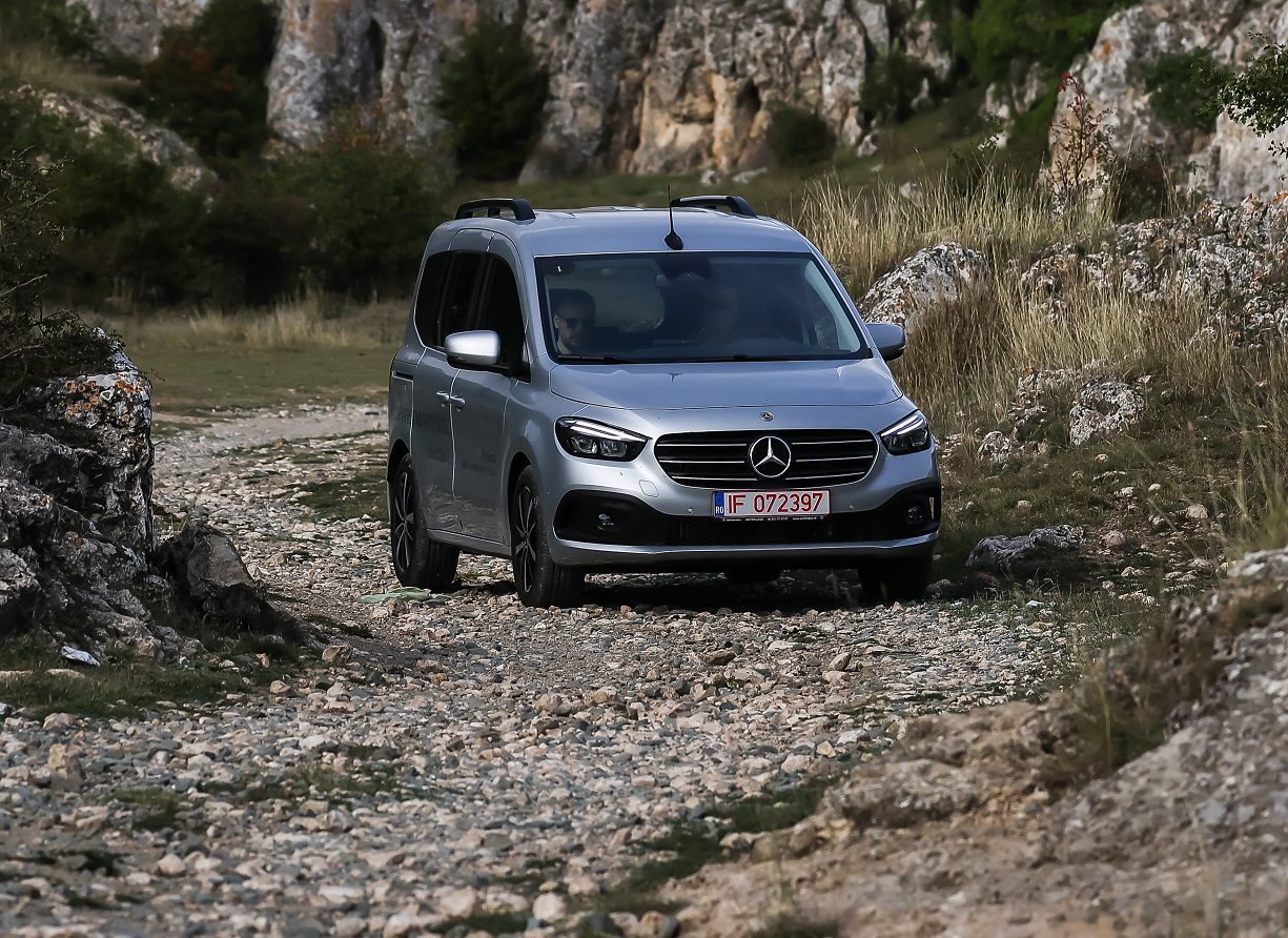 Минивэн Mercedes-Benz T-Class достаточно прочен для семейной жизни