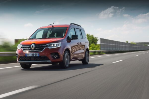 Тест-драйв Renault Kangoo: идеальный баланс между работой и развлечениями