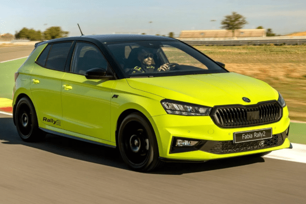 Skoda Fabia выйдет ограниченным тиражом, который понравится энтузиастам. У него 190 л.с. и цвет, который невозможно не заметить.