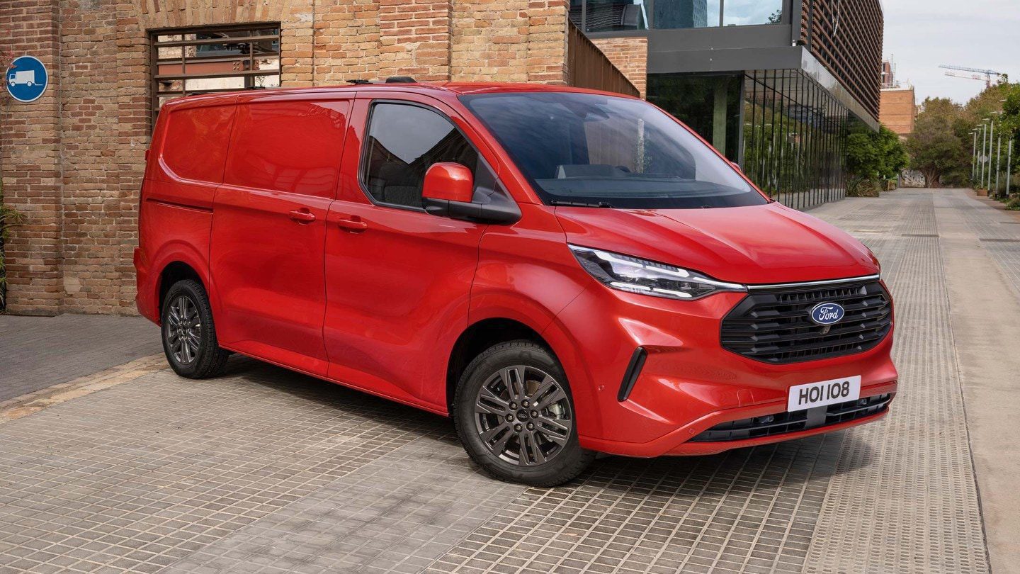 Какие преимущества предлагают новые модели фургонов Ford в линейке Ford Transit?