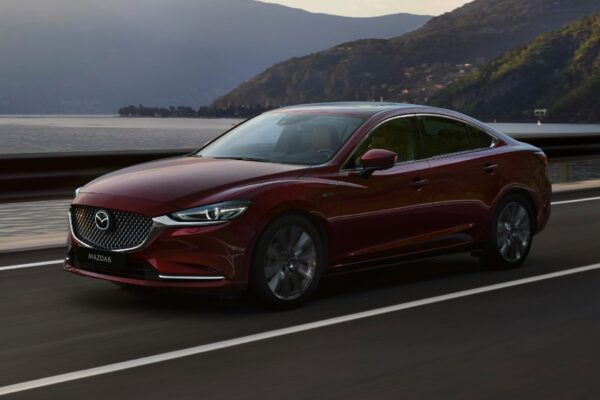 Mazda могла бы построить заднеприводный седан, чтобы составить конкуренцию BMW. В чем причина того, что его до сих пор нет?