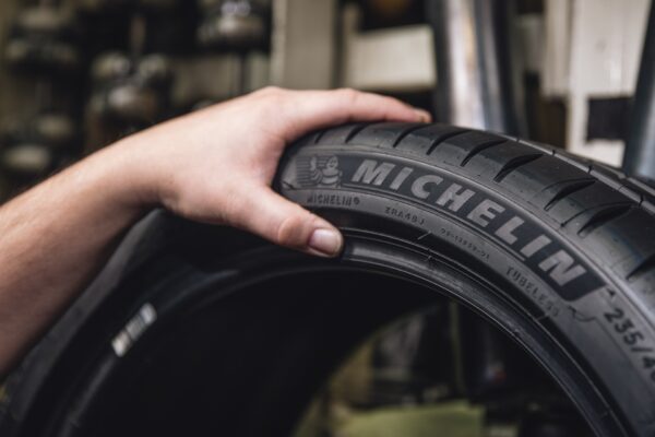 Michelin закрывает два завода и увольняет не менее 1200 сотрудников