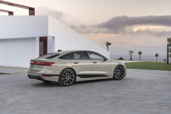 Новые базовые версии Audi A6 E-Tron. Максимальная дальность превышает 700 км.