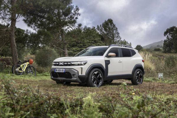 Dacia Duster в списке финалистов конкурса «Автомобиль года 2025» в Европе. Кто еще конкуренты?