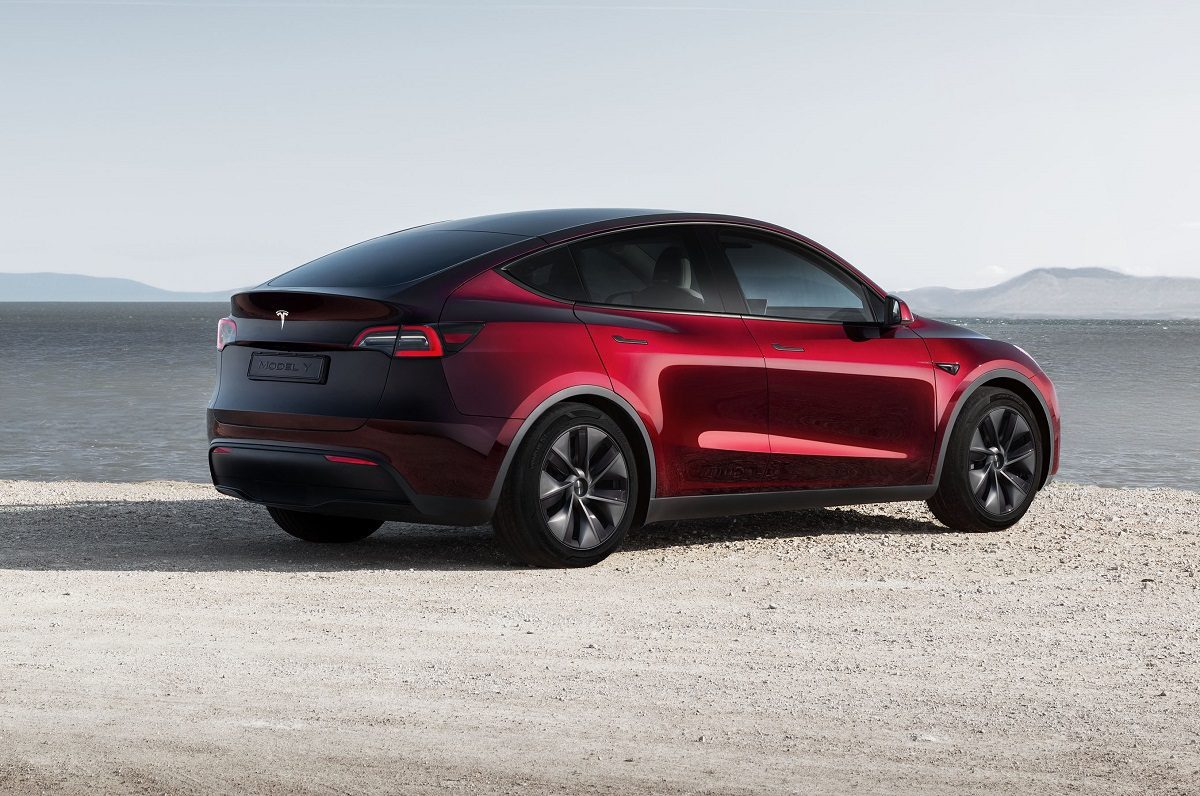 Tesla Model Y теперь доступна и в 7-местной версии. Цены начинаются от 54 490 евро.