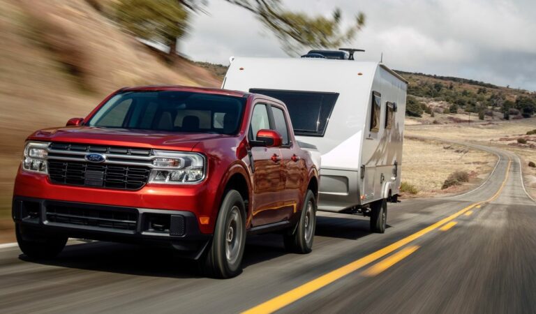 Максимальная скорость, с которой можно двигаться при буксировке прицепа или фургона. Что устанавливает ПДД 2024