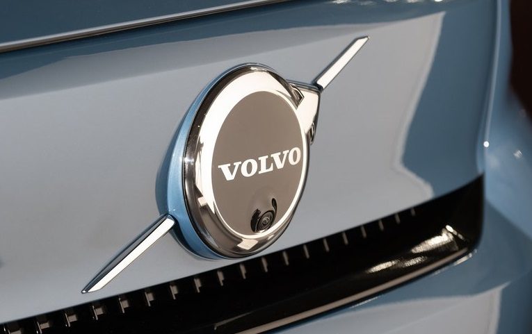 Новый Volvo ES90 будет представлен следующей весной. Шведы хотят составить конкуренцию BMW i5 и Mercedes-Benz EQE