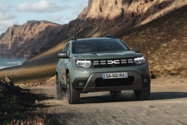 Dacia Duster 4x4 имеет удивительную цену, что подтверждает ее статус самого доступного внедорожника на рынке.