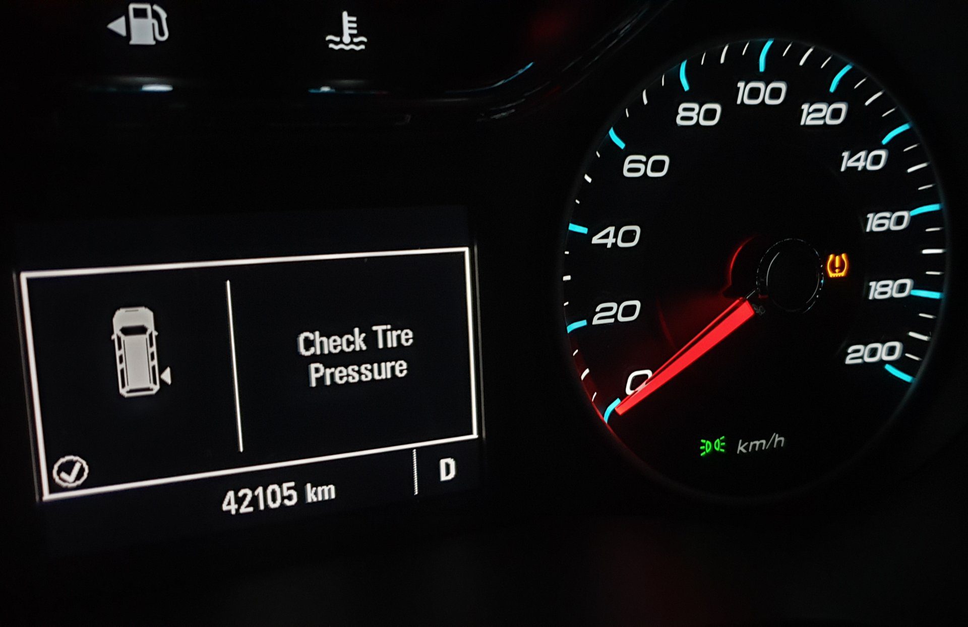 Загорелась контрольная лампа давления в шинах TPMS: что это значит?