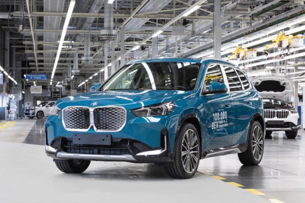 BMW выпустила рекордное количество электромобилей на заводе в Регенсбурге