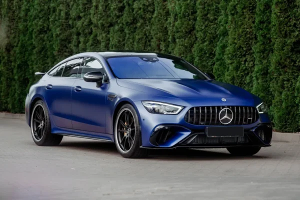 Цена Mercedes-AMG GT 63 S – удивительные различия в оснащении и доступности