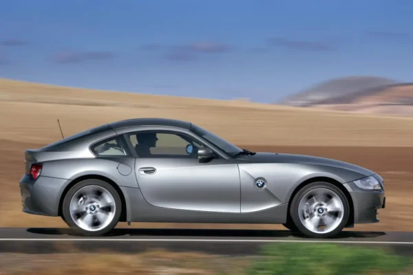 BMW Z4 Coupe – спортивный автомобиль, впечатляющий своими характеристиками и дизайном