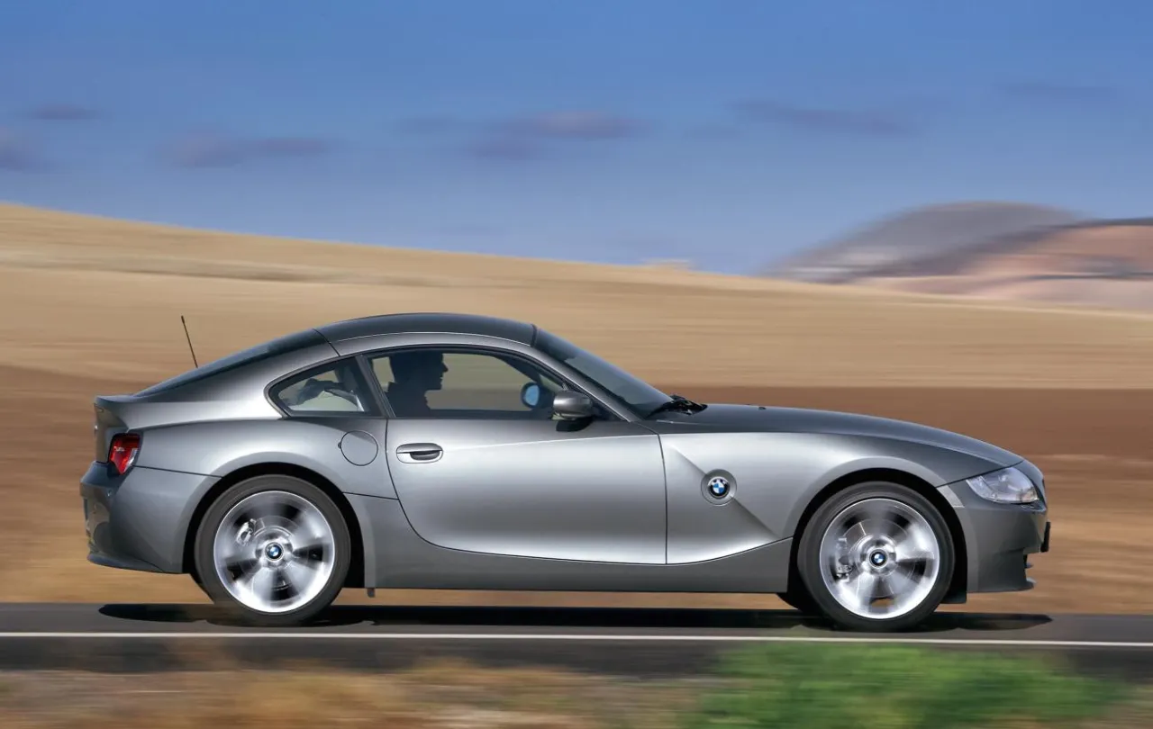 BMW Z4 Coupe – спортивный автомобиль, впечатляющий своими характеристиками и дизайном