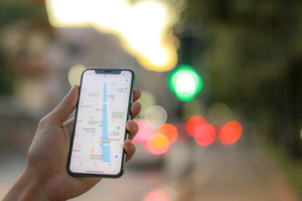Waze или Google Maps? Какое приложение лучше и полезнее