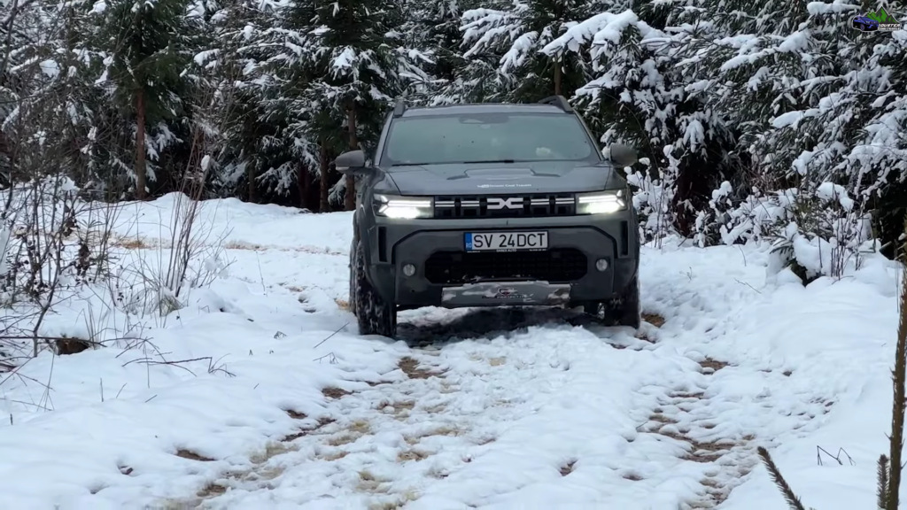 Новый Dacia Duster протестирован на снегу. Насколько хорошо Duster III справляется с бездорожьем? – ВИДЕО