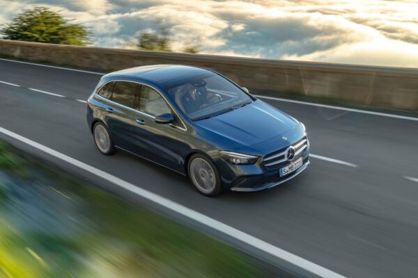 Отчет TÜV 2023: Самые надежные автомобили по мнению немцев. У какого внедорожника меньше всего проблем