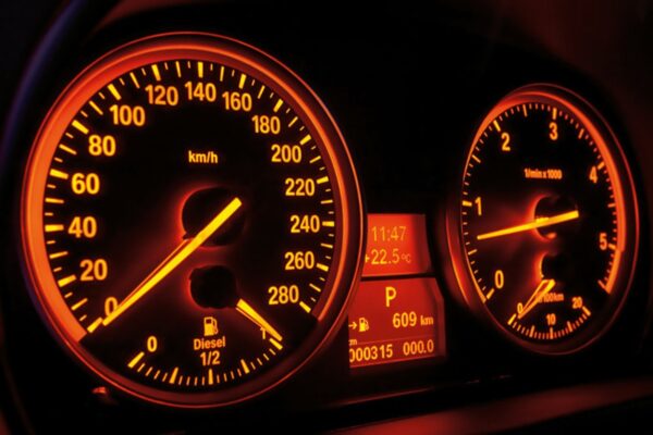 Что означает каждая позиция на панели предохранителей BMW