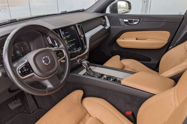 Сколько стоит Volvo XC60, изъятый ​​банком. Пробег у него почти 200 000 км но он совсем не дешевый