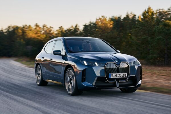 BMW IX Facelift Официально дебютирует с большей автономией и обновленным дизайном — фото BMW IX Facelift Официально дебютирует с большей автономией и обновленным дизайном - фото