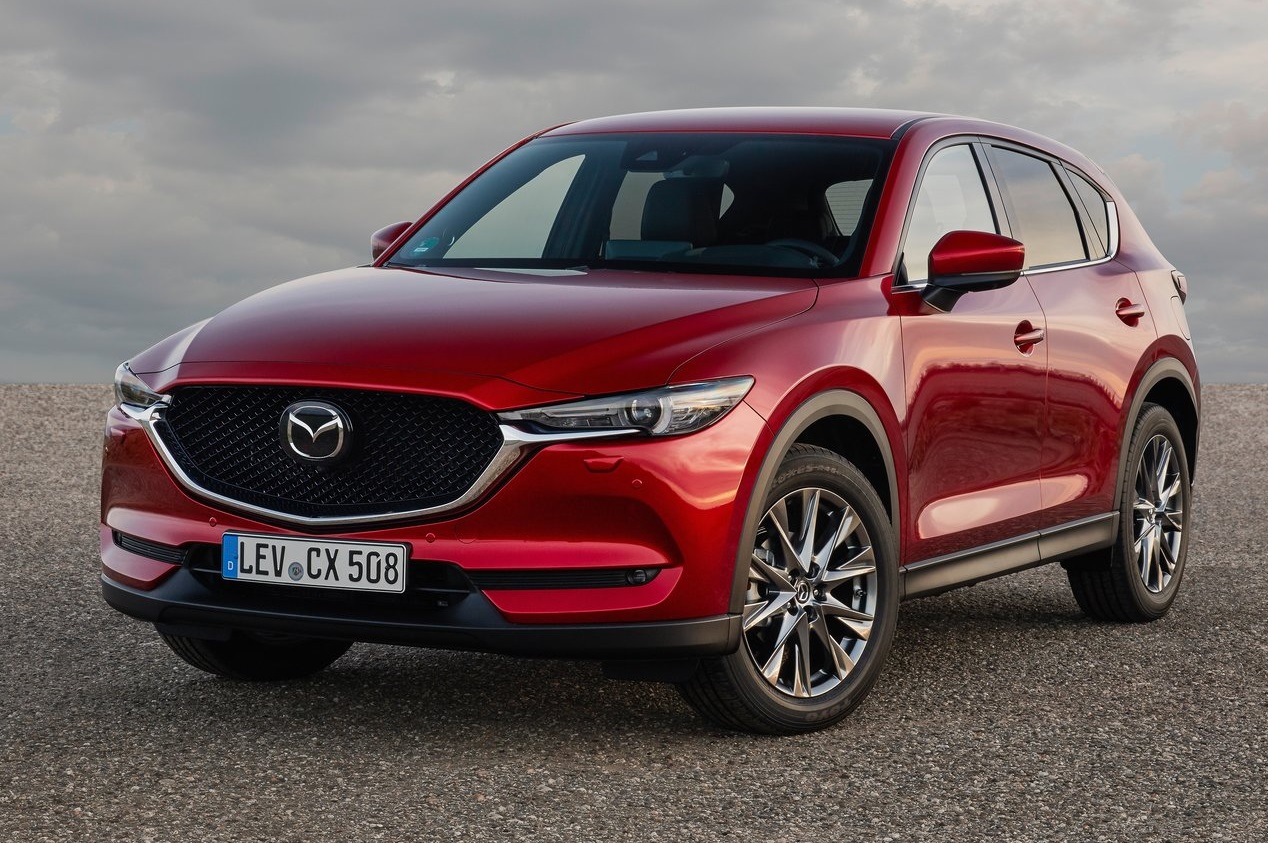 Первые шпионские снимки новой Mazda CX-5. Новое поколение внедорожника будет представлено в этом году.