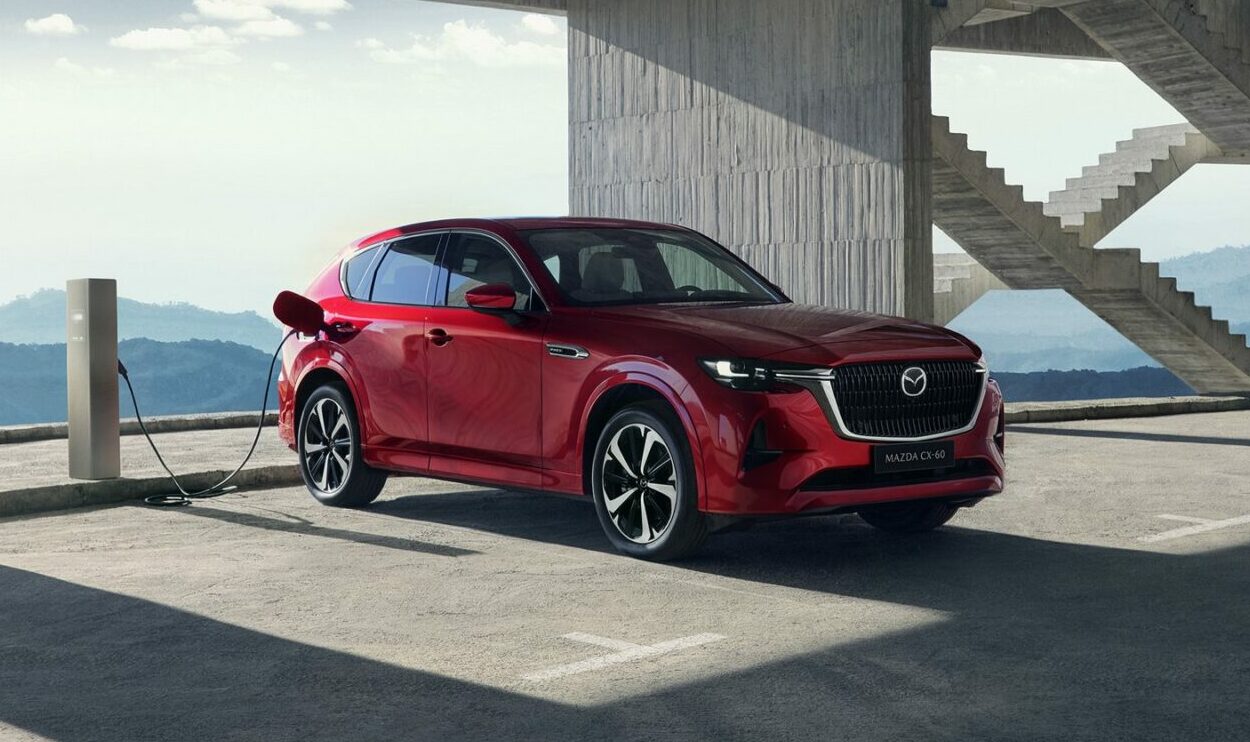 Этой весной Mazda выпустит обновленную версию внедорожника CX-60. Японский внедорожник доработали к 2025 году