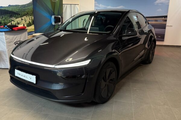 Новая модель Tesla Y прибыла в Румынию. Вот что новости приносят подтяжку лица для модели электрического видео