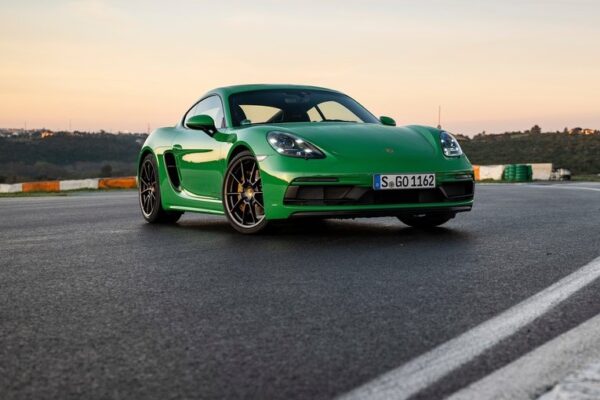 Первые картинки с будущим Porsche Cayman Electric. Брат Boxster Ev был удивлен шпионскими фотографиями