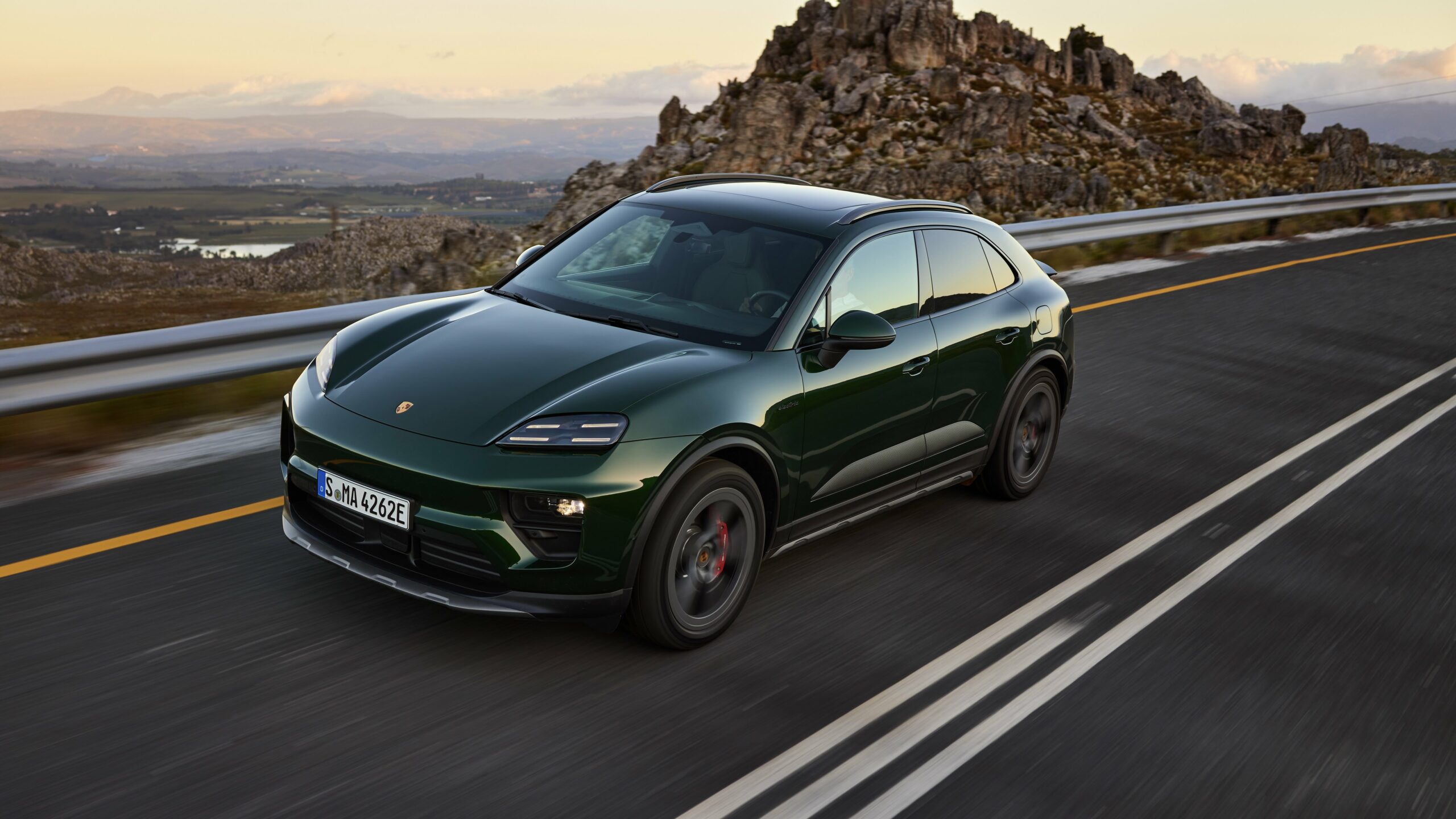 Смена стратегии в Porsche – Macan может получить новое поколение с тепловыми двигателями