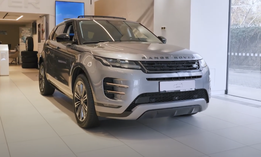 Range Rover Evoque – самая маленькая модель в линейке удивляет своей практичностью и характеристиками.