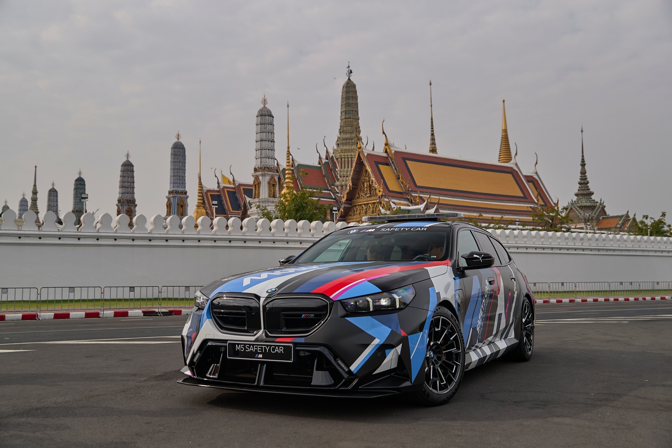 BMW M5 Touring - это новый защитный автомобиль Al Motogp - фотогалерея