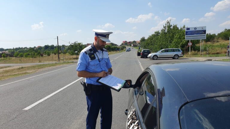 2023: Какие документы вы обязаны иметь в машине, когда вы отправляетесь в путь. Штраф за их недостаток великолепен!