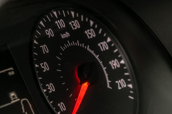 Какой автомобиль, с помощью которого вы можете проехать 1300 км, не кормив его?