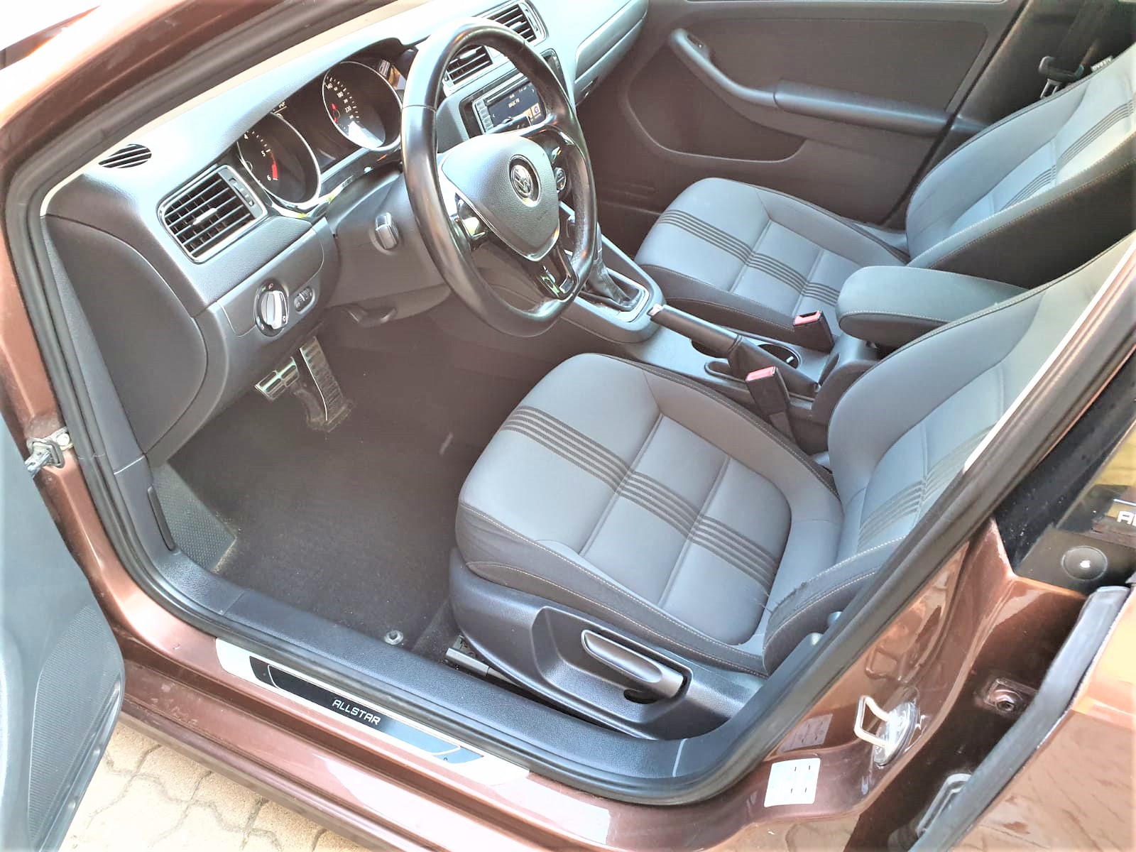 Volkswagen Jetta продана Banca Transilvania. Простая и правильная машина с большинства точек зрения