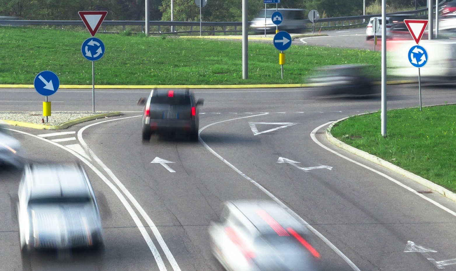 2025: штраф в размере более 1600 лей для водителей, которые не знают правила движения в кольцевой развязке. Многие делают эту ошибку