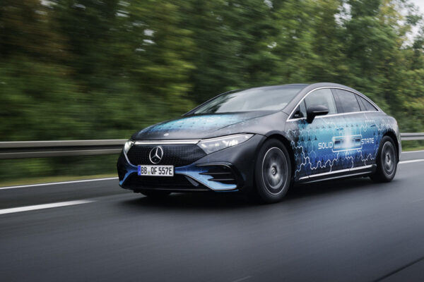 Более 1200 км с одним зарядом: Mercedes EQS, протестированные с помощью твердотельных батарей