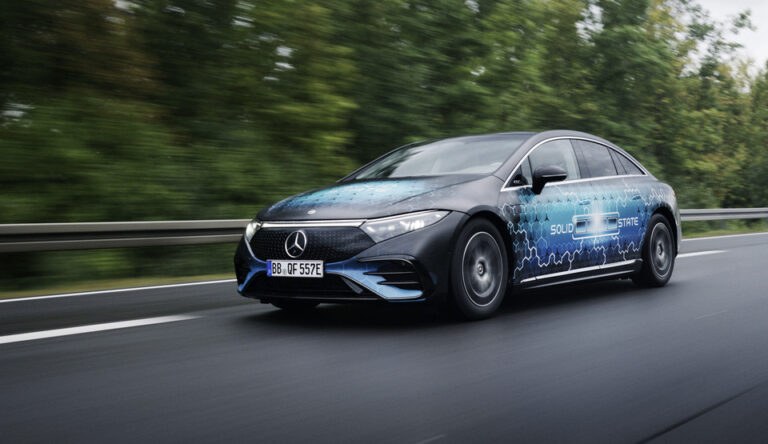 Более 1200 км с одним зарядом: Mercedes EQS, протестированные с помощью твердотельных батарей