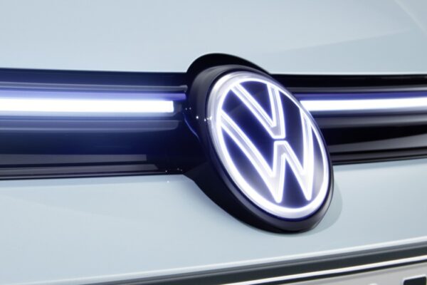 Volkswagen собирается запустить новый доступный электрический кроссовер. Первые дизайнерские наброски - фото