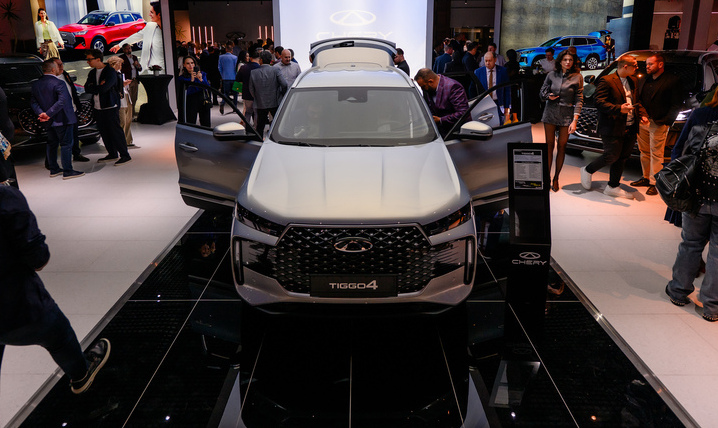 Шери открывает выставочный зал в Бухаресте и запускает новый внедорожник: Tiggo 4, соперник Kia Sportage и Nissan Qashqai