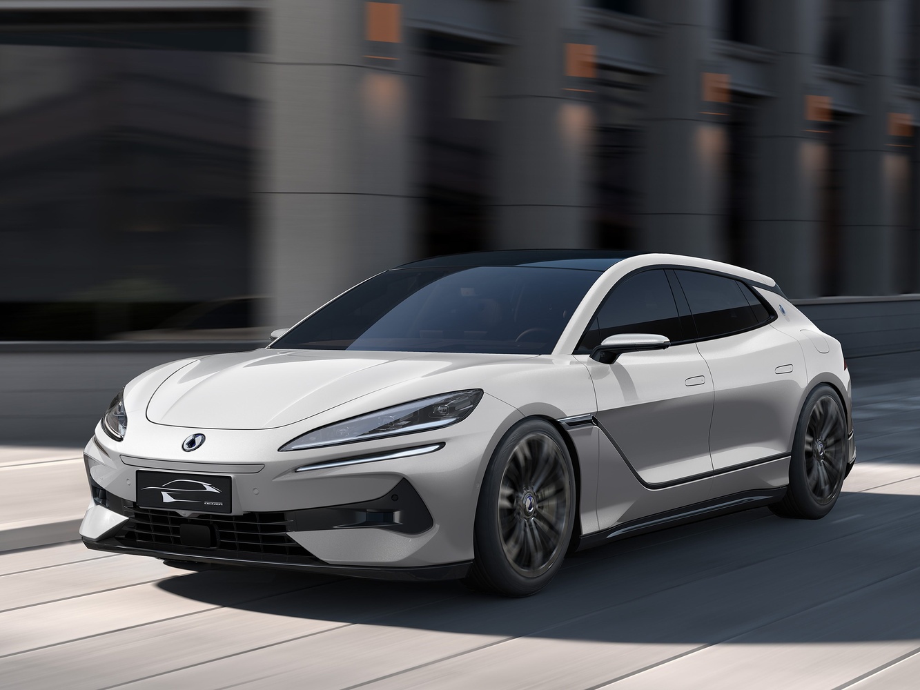 Tesla vs BYD: наэлектризованная дуэль, которая освещает Европу