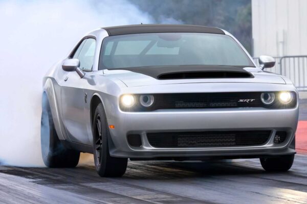 Сильные машины, запрещенные для начинающих водителей! Закон, который может изменить дорожный кодекс 2025