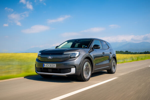 Плохой спрос на электромобили сил Форда увольнения