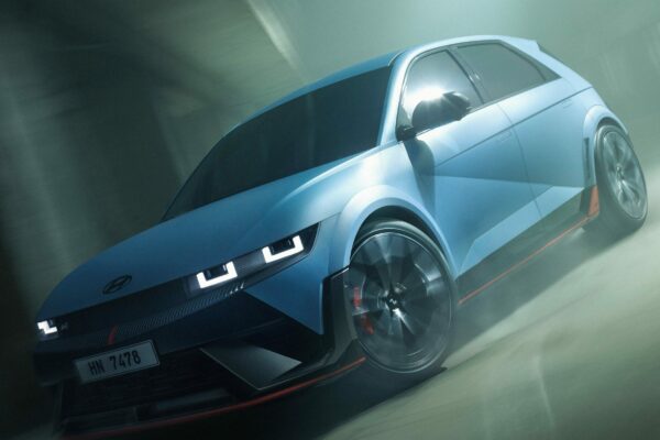 После того, как луч выступил на заводе Hyundai США, Дональд Трамп хочет, чтобы иностранные производители нанимали и сформировали американских рабочих