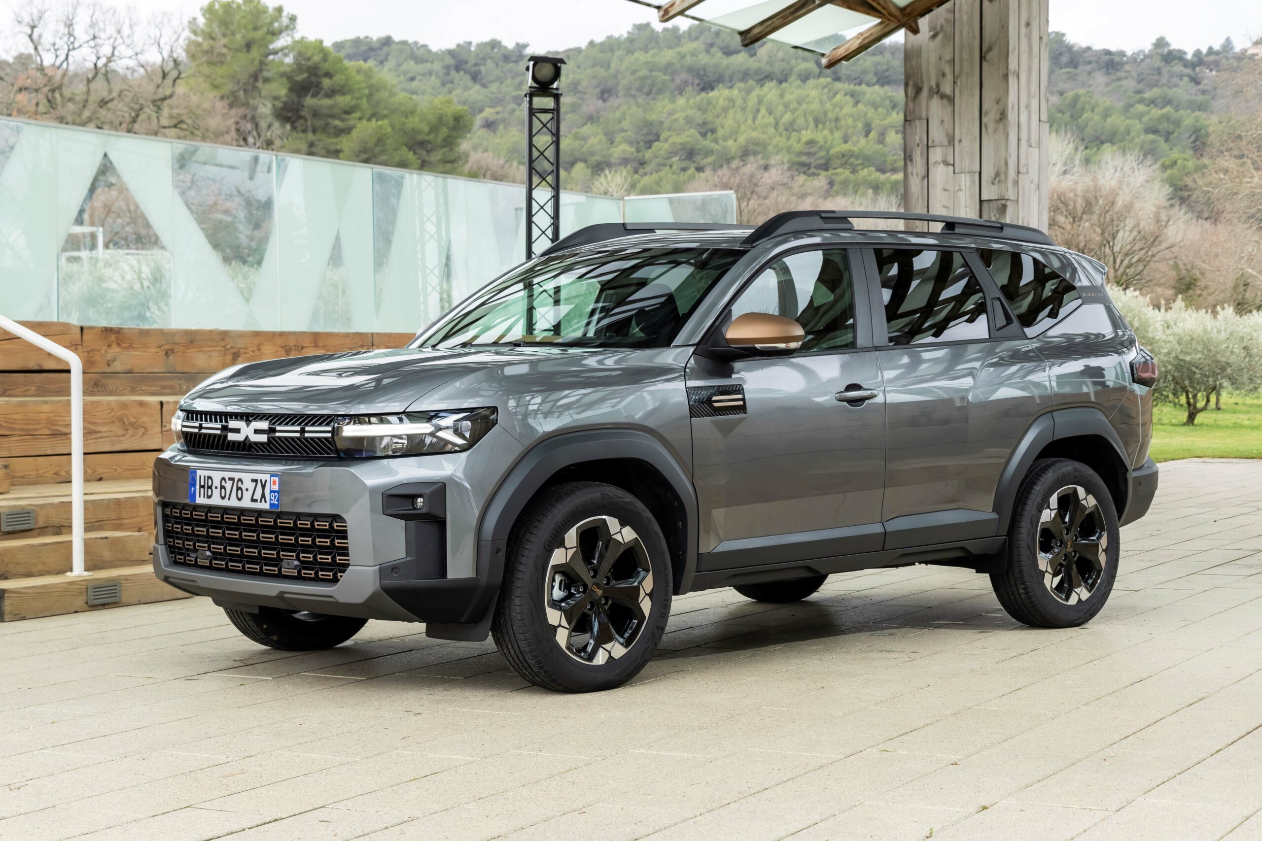 Официально - Dacia Duster и Bigster получат двигатели с автоматической передачей и интегральной тягой