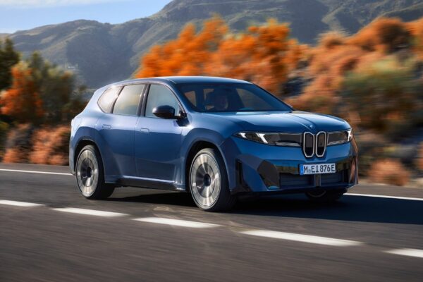 Новый BMW IX3 официально дебютирует. Новое направление дизайна и максимальная автономия до 800 км