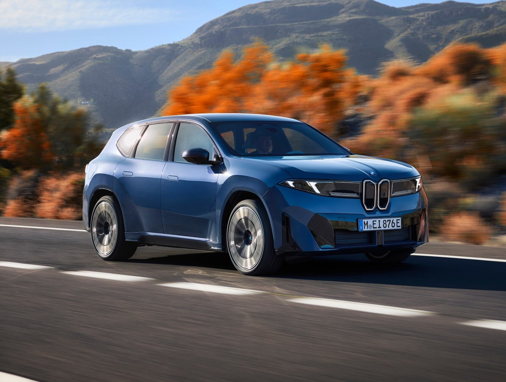Новый BMW IX3 официально дебютирует. Новое направление дизайна и максимальная автономия до 800 км