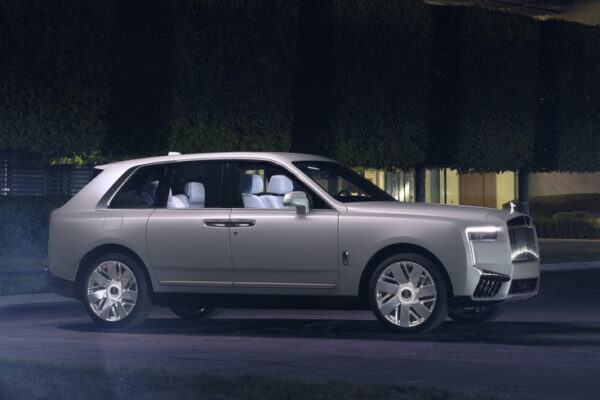 Rolls-Royce Cullinan Cosmos: ближе к звездам, а также с колесами на земле