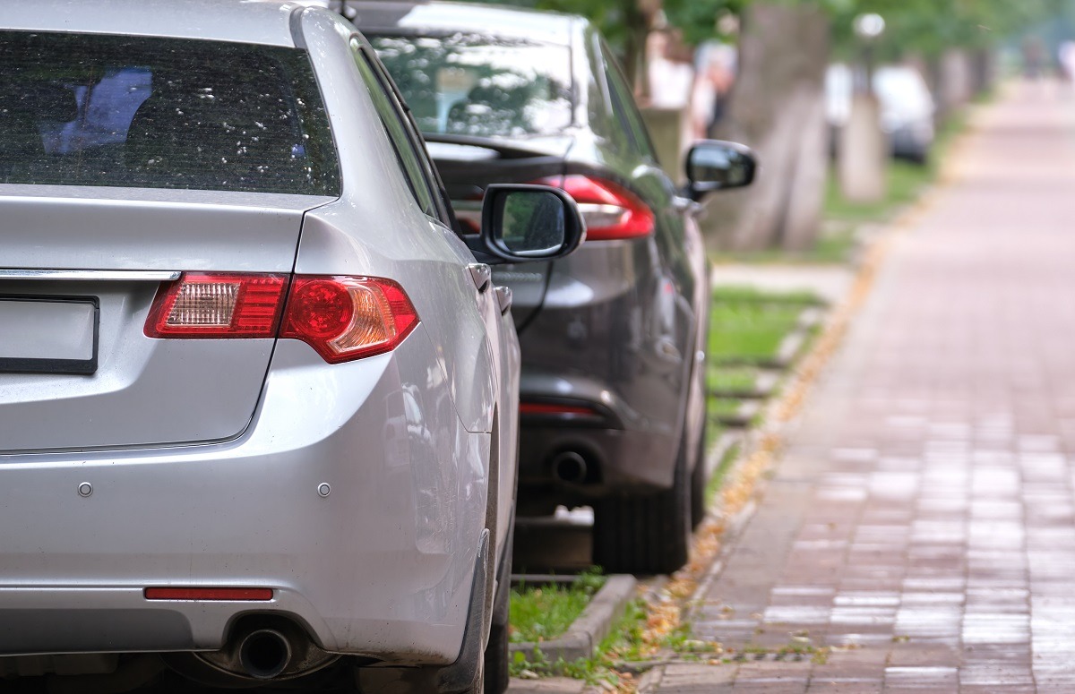 2025: разрешено ли кому -то парковаться на тротуаре перед вашим домом? Правило нового дорожного кода 2025