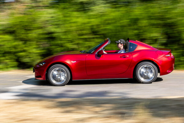Тест-привод с Mazda MX-5 RF 2025-Strong, старомодные ощущения