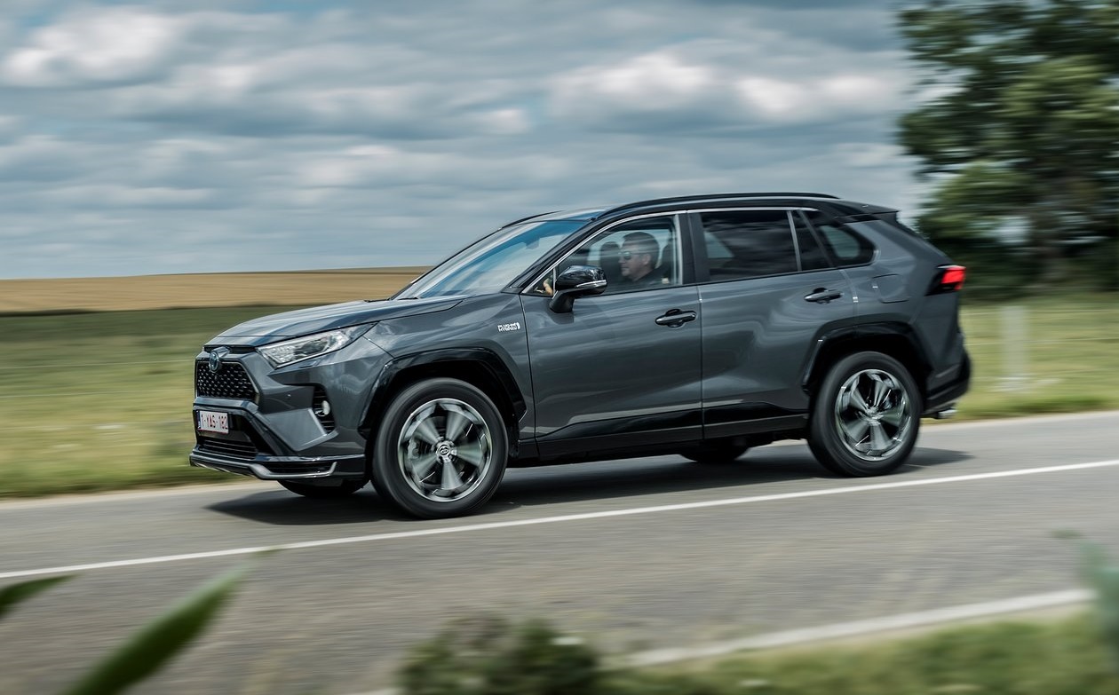 У вас есть электрический или гибридный автомобиль? Toyota думает, что вы заслуживаете награды за каждую нагрузку